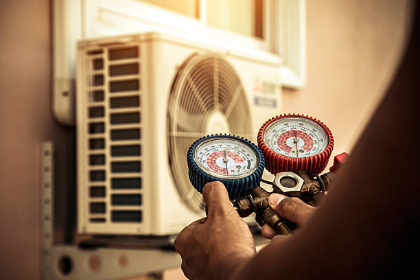Professional Ac Installation technician working in Gordonville, TX